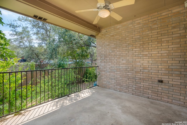 balcony featuring ceiling fan