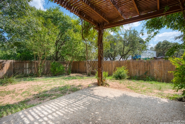 view of yard featuring a patio