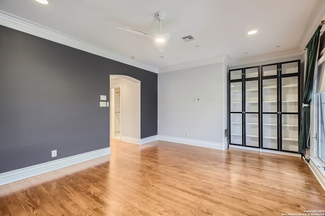 unfurnished room featuring light wood-type flooring, ceiling fan, and crown molding