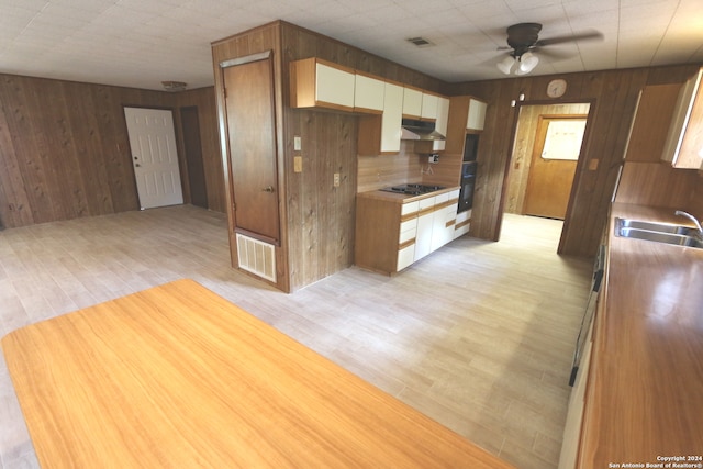 kitchen with light wood-type flooring, black appliances, ceiling fan, and sink