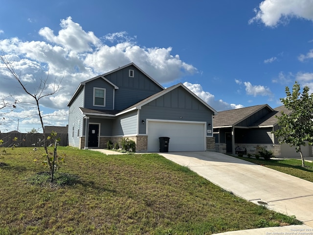 craftsman house featuring a garage and a front lawn