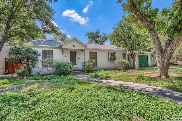 ranch-style home with a front yard