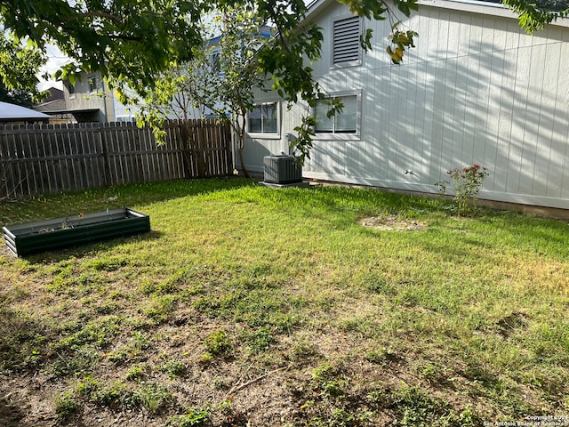 view of yard featuring cooling unit