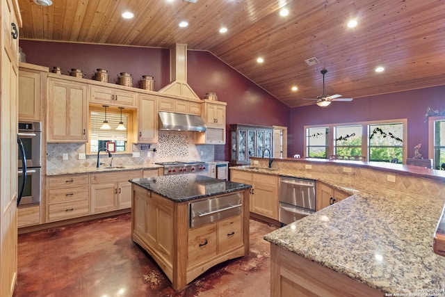 kitchen featuring a large island, sink, stainless steel appliances, backsplash, and ceiling fan