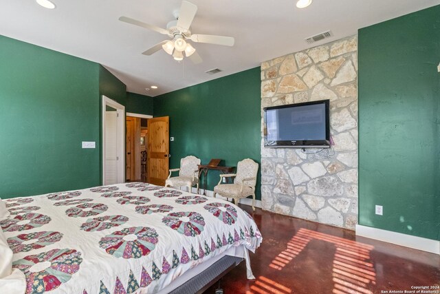 bedroom with ceiling fan