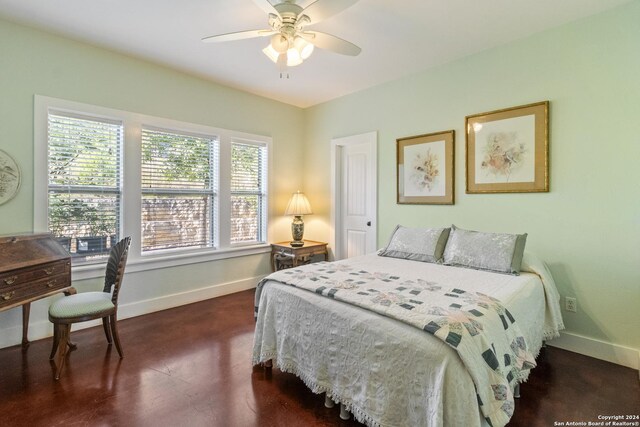 bedroom featuring ceiling fan