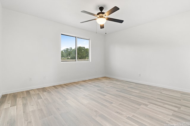 unfurnished room featuring light hardwood / wood-style flooring and ceiling fan