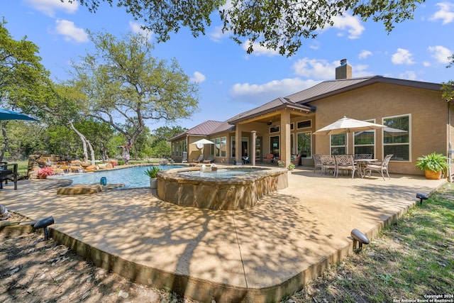 view of swimming pool with an in ground hot tub and a patio area