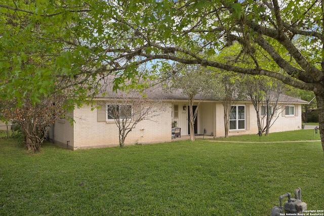 ranch-style home featuring a front yard