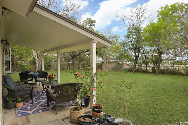 view of yard featuring a patio and outdoor lounge area