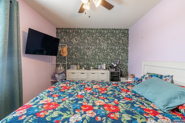 bedroom featuring ceiling fan