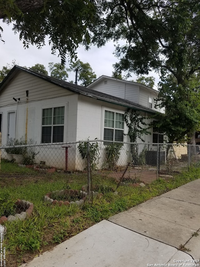 view of front of house