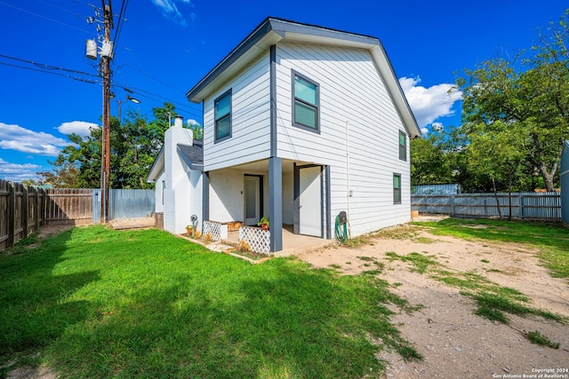 back of house featuring a yard