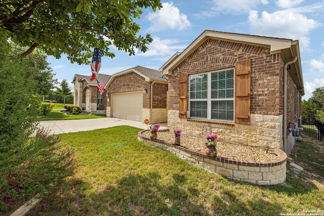 view of front of home featuring a front yard and a garage