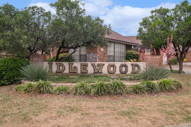 view of community / neighborhood sign