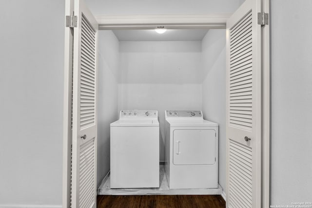 washroom featuring dark hardwood / wood-style floors and independent washer and dryer