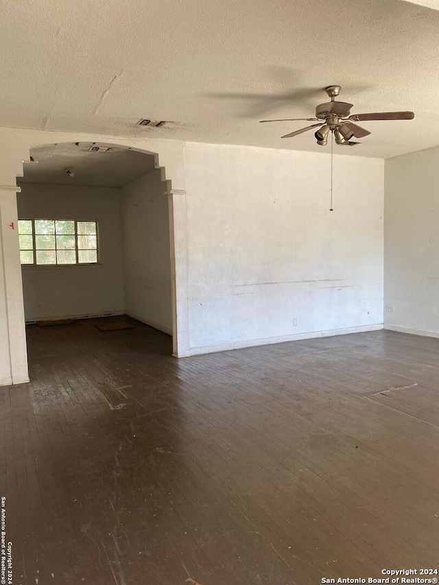 spare room featuring ceiling fan, a textured ceiling, and dark hardwood / wood-style flooring