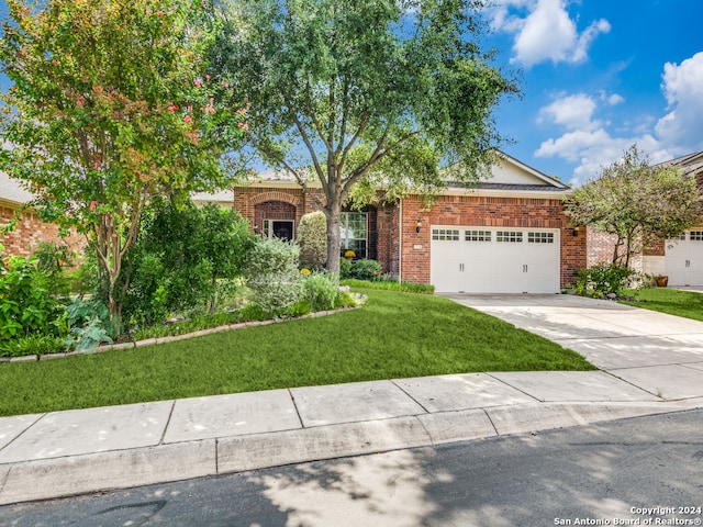 view of front of property featuring a front yard and a garage