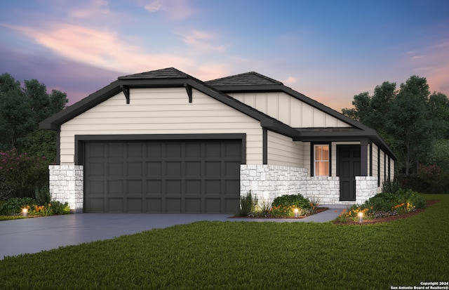 view of front of house featuring a garage and a yard