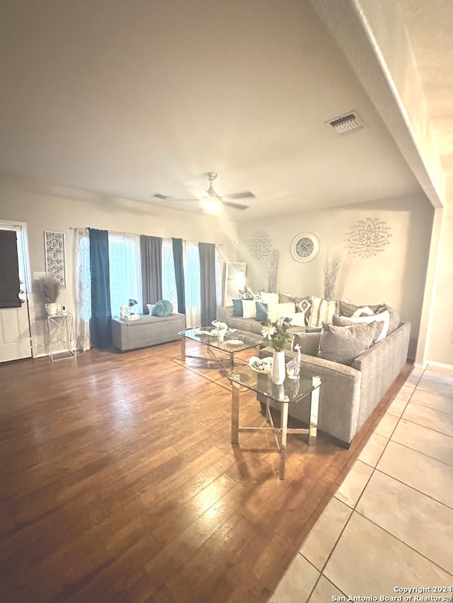 living room featuring light hardwood / wood-style floors and ceiling fan