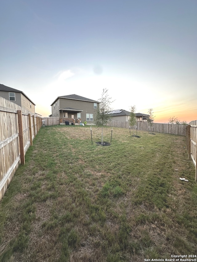 view of yard at dusk