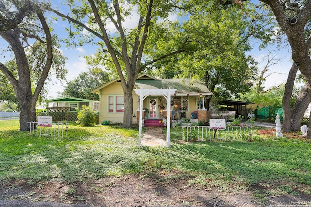 view of front of property featuring a carport