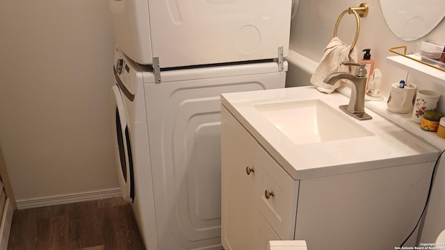 laundry area with sink and dark wood-type flooring