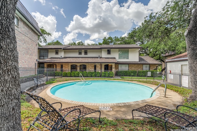 view of swimming pool featuring a patio