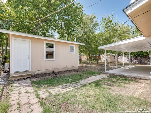 view of yard featuring a patio area