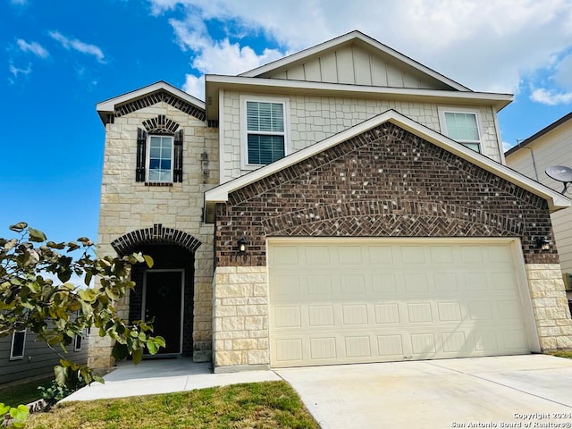 view of front property featuring a garage