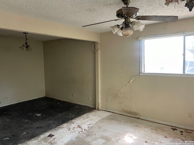 spare room featuring ceiling fan and a textured ceiling