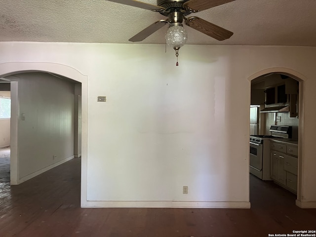 kitchen with stainless steel gas range, ceiling fan, dark wood-type flooring, and a textured ceiling