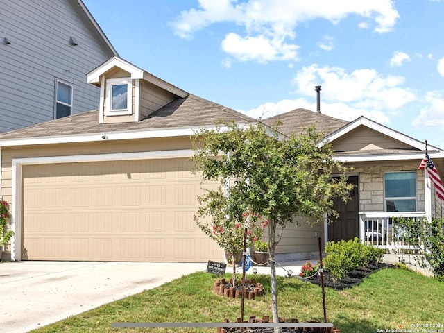 view of front facade featuring a garage and a front yard