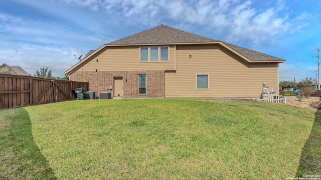 back of house featuring a lawn