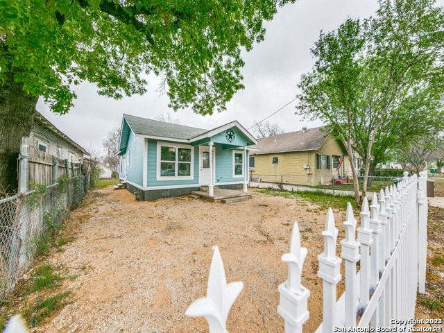 view of front of property