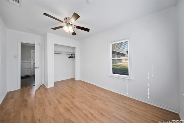 unfurnished bedroom with light wood-type flooring, ceiling fan, and a closet