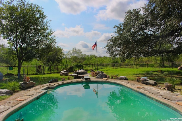 view of swimming pool