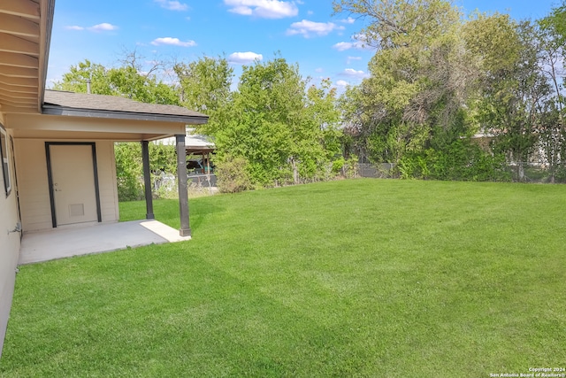 view of yard with a patio