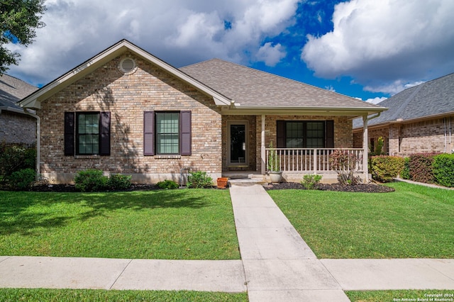 ranch-style house featuring a front yard and covered porch