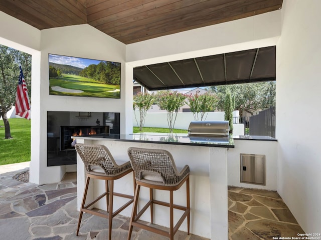 view of patio featuring an outdoor bar, a grill, and area for grilling