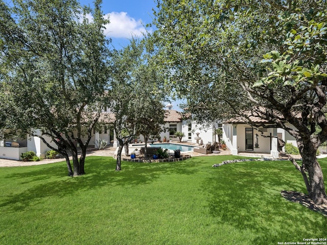 view of yard featuring a patio area