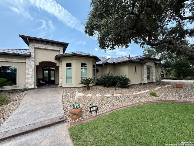 view of front of house featuring a front yard