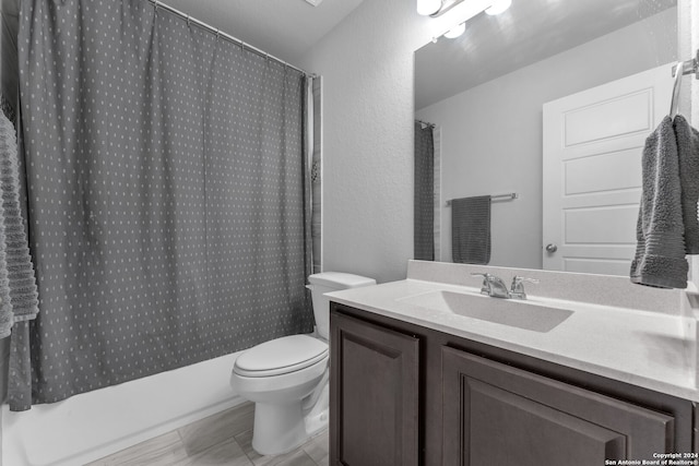 bathroom with a shower with curtain, vanity, and toilet