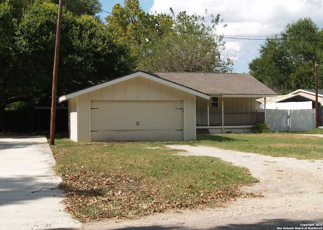 view of front facade featuring a garage