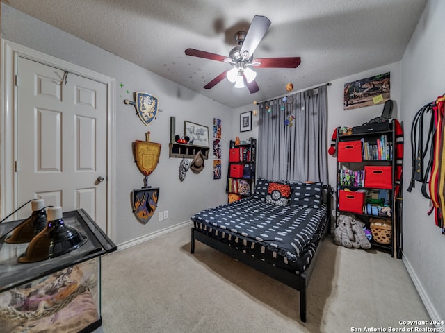 bedroom featuring ceiling fan, a textured ceiling, and carpet