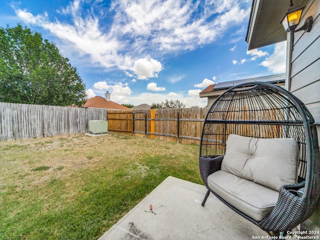 view of yard featuring a patio