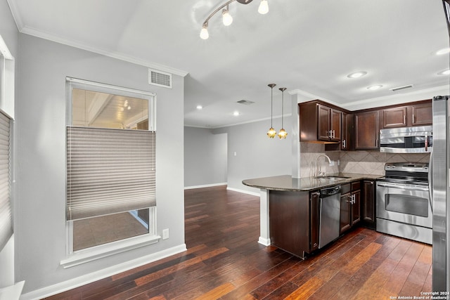 kitchen with hanging light fixtures, kitchen peninsula, backsplash, dark wood-type flooring, and stainless steel appliances