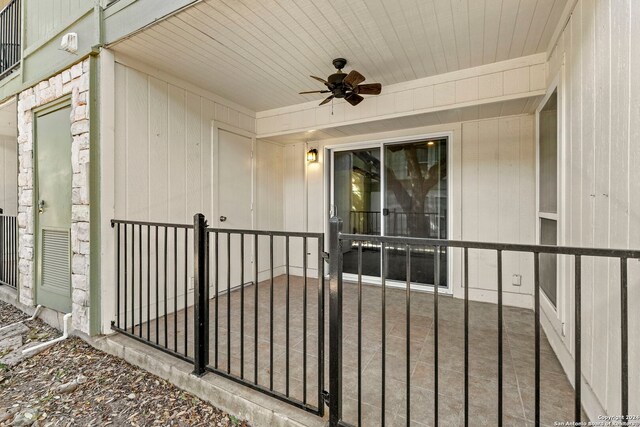 entrance to property featuring ceiling fan