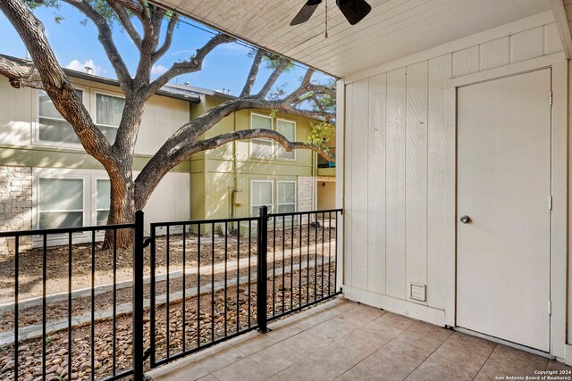 balcony with a ceiling fan