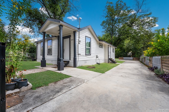 view of front of home with a front yard